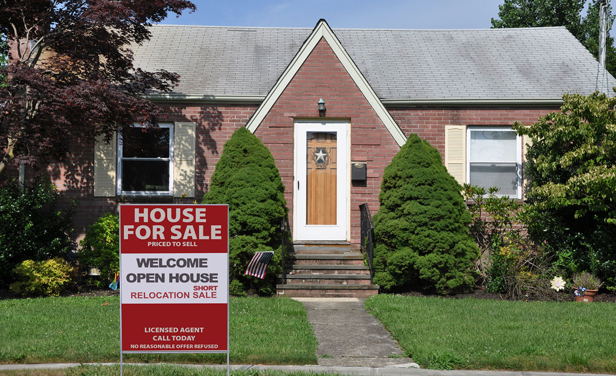 It’s a Bargain! Find the Best Deals on Real Estate Yard Signs for Sale